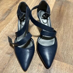 Strappy pointed toe pump